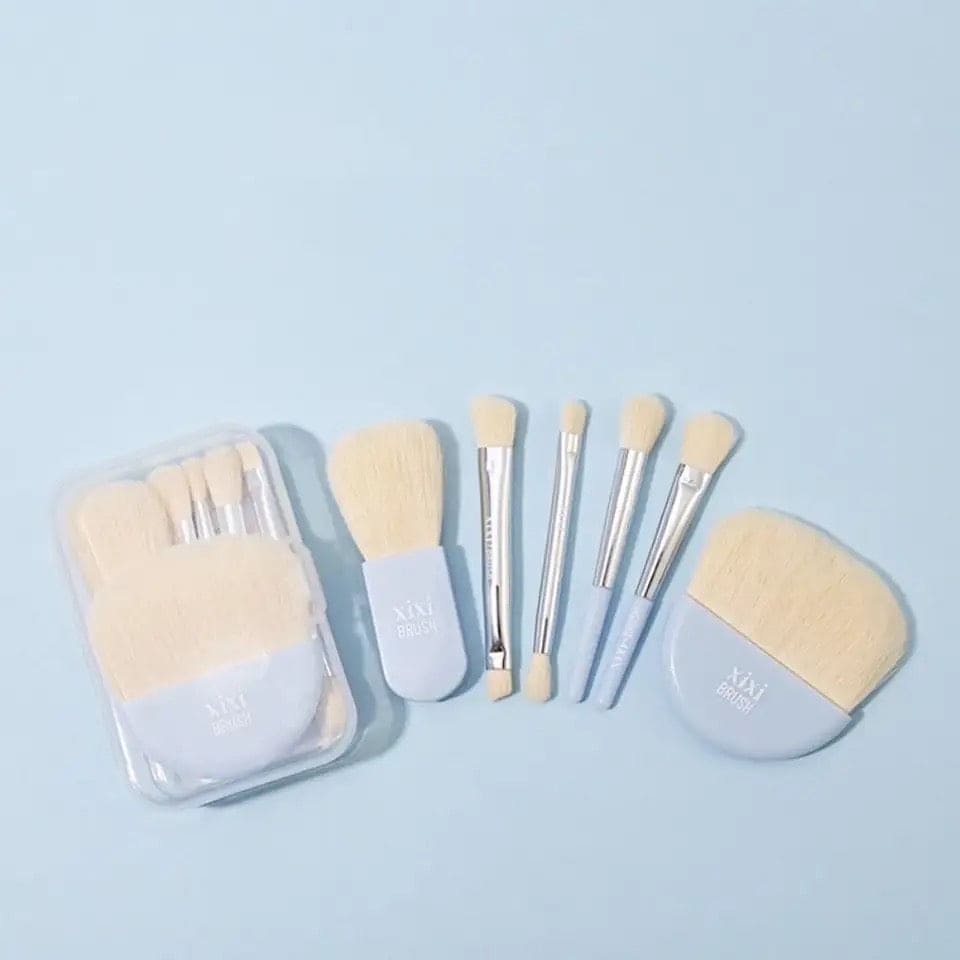 Set Of 4 Candy Makeup Brush Set, Portable Traveling Makeup Brush Set, Beauty Foundation Eye Shadow Tool Makeup Brush Set, Cosmetic Brushes Kit with PVC Case Set Of 4 Candy Makeup Brush Set, Portable Traveling Makeup Brush Set, Beauty Foundation Eye Shadow Tool Makeup Brush Set, Cosmetic Brushes Kit with PVC Case